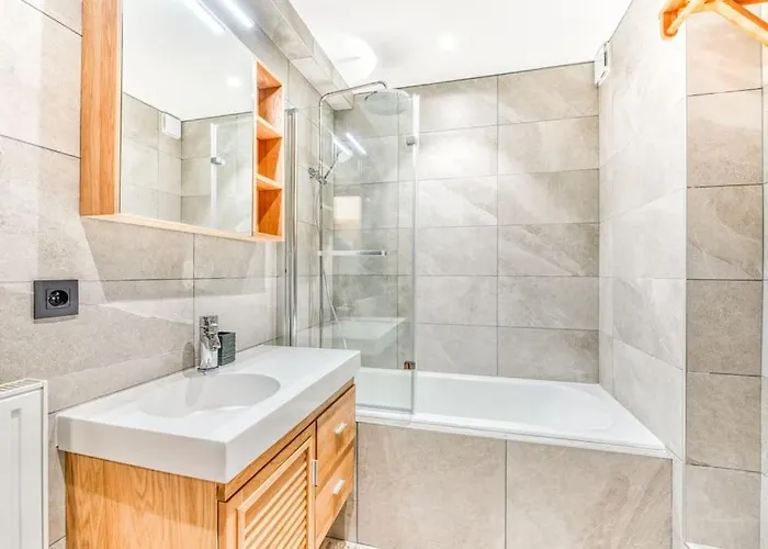 Barrats - Modern With Mont Blanc View