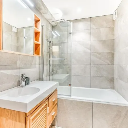 Barrats - Modern With Mont Blanc View