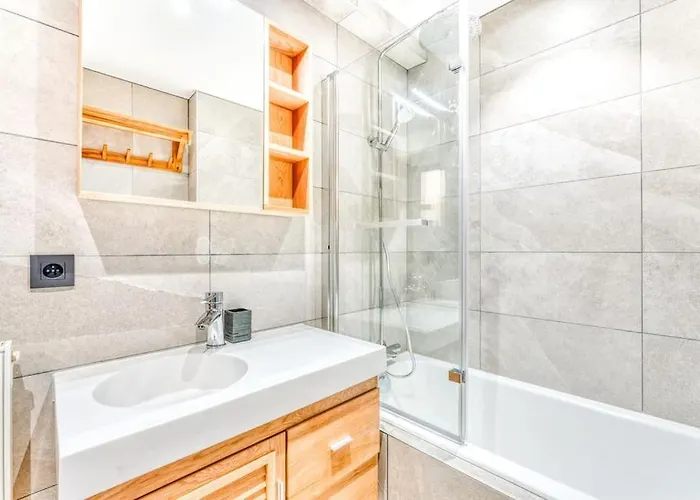 Barrats - Modern With Mont Blanc View